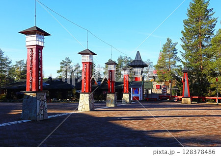 フィンランド・ロヴァニエミのサンタクロース村 フィンランド・ロヴァニエミのサンタクロース村 128378486