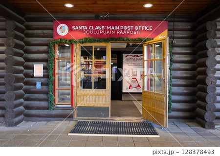 フィンランド・サンタクロース村の郵便局 128378493