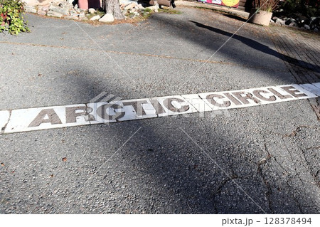 フィンランド・ロヴァニエミの北極圏 128378494