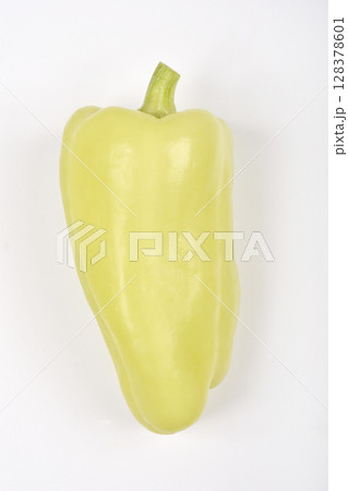 Green bell pepper Green bell pepper 128378601