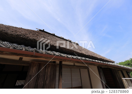 岩崎弥太郎生家と青空 128378860