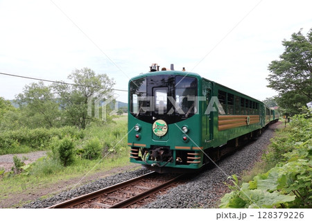 くしろ湿原ノロッコ号（JR釧網本線・塘路駅付近） 128379226