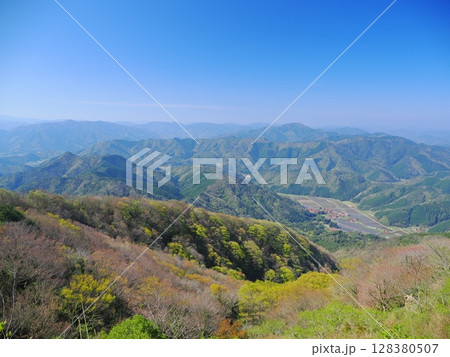 十種ヶ峰山頂からの風景 128380507