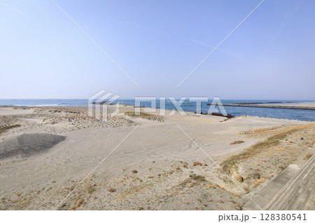 浜松市、浜名湖の今切口から眺める遠州灘 128380541
