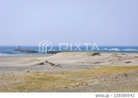 浜松市、浜名湖の今切口から眺める遠州灘 128380542