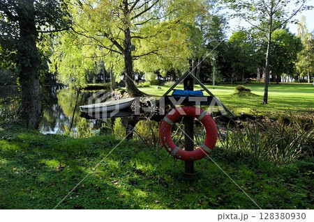 フィンランド・レポサーリの池 フィンランド・レポサーリの池 128380930