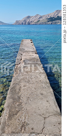 Concrete pier 128381353