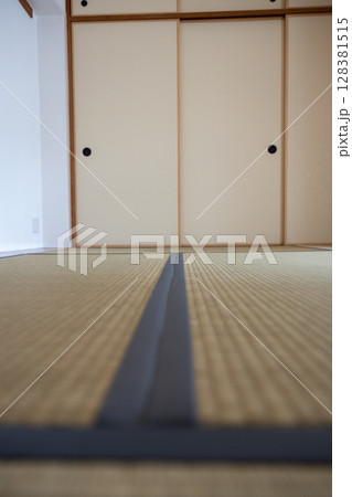 押入のある和室 128381515