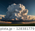 真夏の空と入道雲 128381779