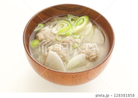 イワシのつみれの味噌汁 128381858