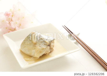 さばの味噌煮 128382206