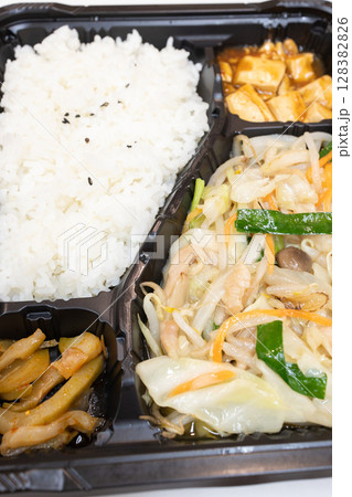 美味しい塩味肉野菜炒め中華弁当 美味しい塩味肉野菜炒め中華弁当 128382826
