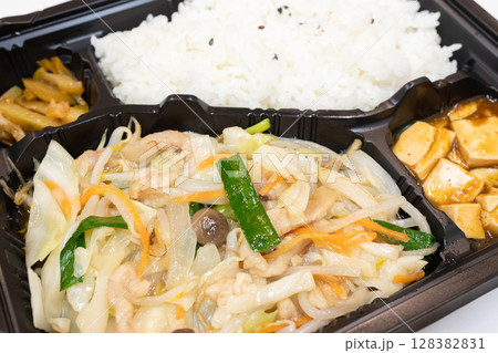 美味しい塩味肉野菜炒め中華弁当 美味しい塩味肉野菜炒め中華弁当 128382831