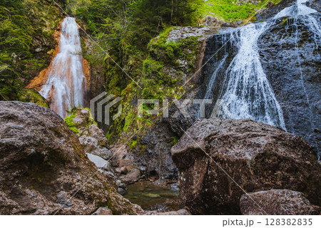 【長野県名勝】三本滝【向かって右側と正面の滝】 128382835