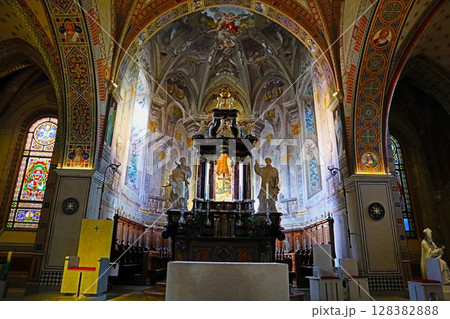 スイス・ルガーノのサン・ロレンツォ大聖堂 128382888