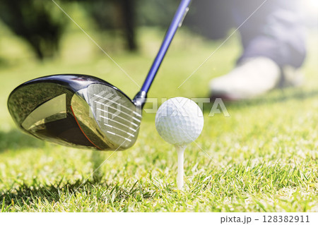 新緑が綺麗な気持ちの良いゴルフ場 128382911