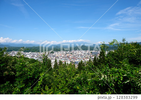 岐阜県高山市_アルプス展望公園スカイパークからの景色1_2025年6月 128383299