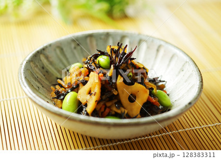 ひじきと枝豆の煮物 ひじきと枝豆の煮物 128383311