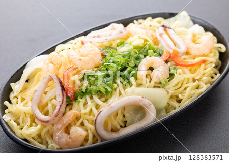 おいしい鉄皿海鮮塩焼きそば おいしい鉄皿海鮮塩焼きそば 128383571