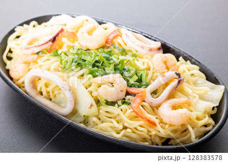 おいしい鉄皿海鮮塩焼きそば おいしい鉄皿海鮮塩焼きそば 128383578
