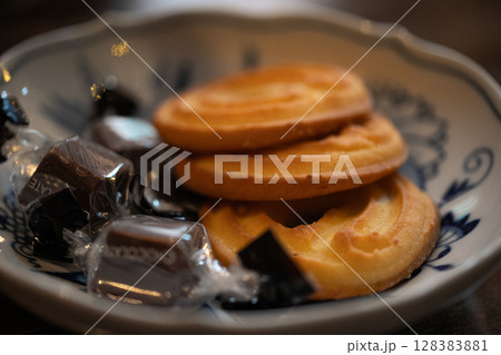 レトロなお菓子 128383881