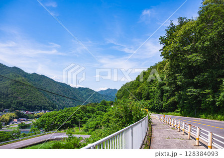 木曽福島の町と国道19号線 木曽福島の町と国道19号線 128384093