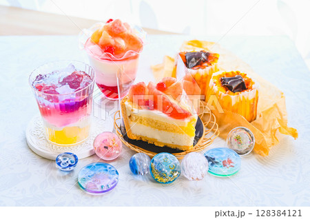 季節のフルーツ　デザート各種 128384121