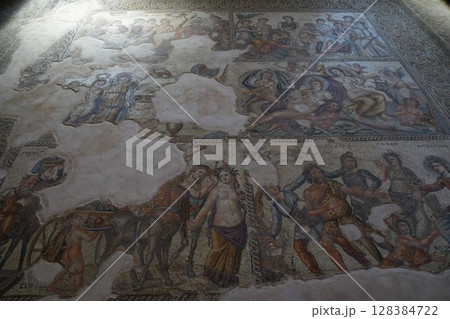 キプロス、パフォス、パフォス考古学公園、エオンの館のモザイク 128384722