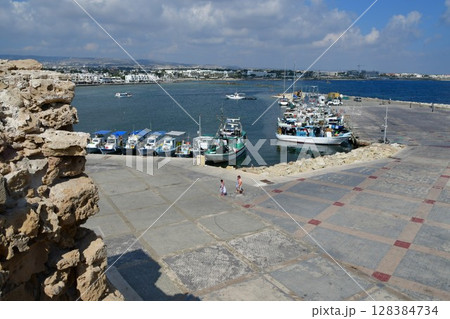 キプロス、パフォス、パフォス港、漁船 128384734