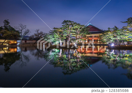 Gyeongbokgung Palace at Night and beautiful lights, Seoul, South Korea. Gyeongbokgung Palace at Night and beautiful lights, Seoul, South Korea. 128385086
