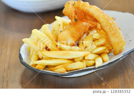 fish and chip or fried fish ,deep fried fish with French fries fish and chip or fried fish ,deep fried fish with French fries 128385352