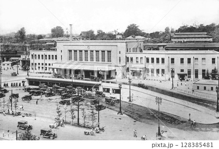古写真　1932-1933年　東京　新駅舎が落成直後の頃の上野駅 128385481