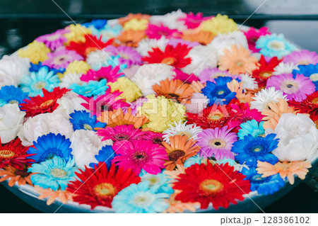 青葉園のクリアボールと花 128386102