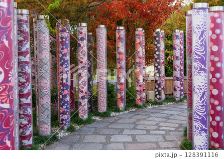 嵐山駅の「キモノフォレスト」、京友禅の光林 128391116