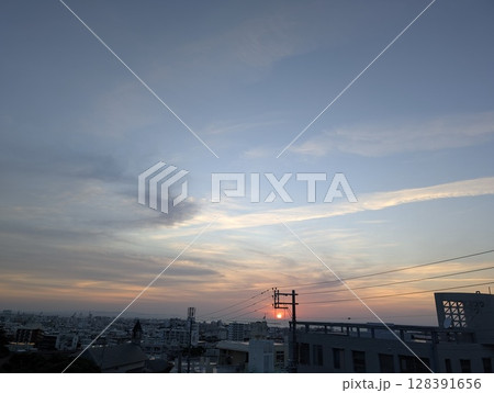 夕日に照らされる雲 夕日に照らされる雲 128391656