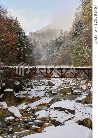阿寺川を渡る森林軌道跡 阿寺川を渡る森林軌道跡 128391767