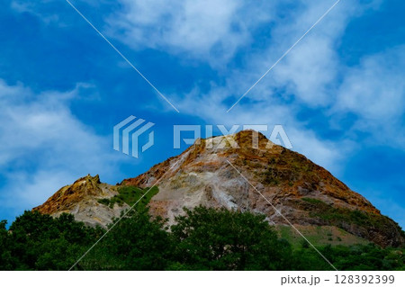 昭和新山の雄姿 昭和新山の雄姿 128392399