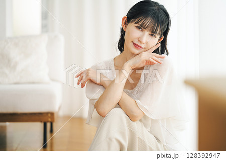 30代女性のポートレート 30代女性のポートレート 128392947