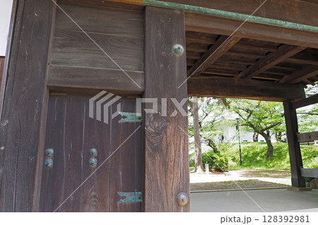 亀城公園(土浦城跡)の櫓門【茨城県土浦市】 亀城公園(土浦城跡)の櫓門【茨城県土浦市】 128392981
