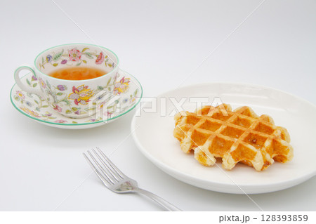 紅茶とベルギーワッフル 128393859