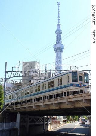 引退間際の東武亀戸線8000系電車（ワンマン：曳舟⇔亀戸） 128393974