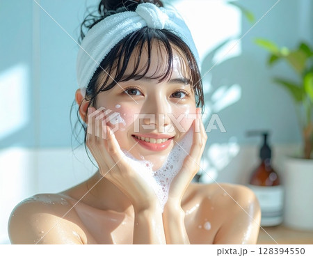 クリーミーな泡で洗顔をしている日本人女性15 AI生成画像 クリーミーな泡で洗顔をしている日本人女性15 AI生成画像 128394550