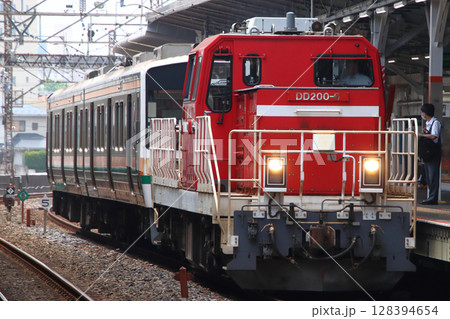 流鉄線へ渡る元東海道本線211系電車 128394654