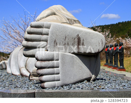 壺阪寺の天竺渡来大涅槃石像 128394723