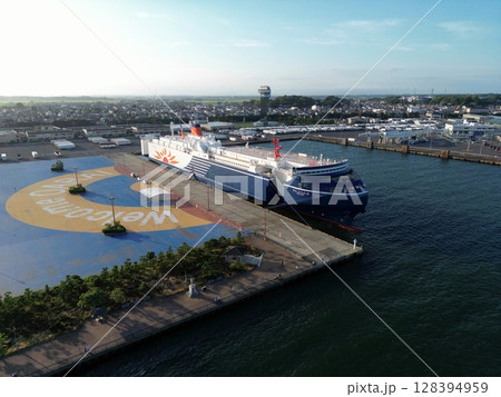 茨城　大洗　大洗港に停泊中のさんふらわあぴりか（ドローン撮影） 128394959