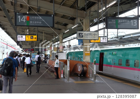新型車両故障に伴い福島駅で乗換を要する山形新幹線つばさ号（2025年7月） 128395087