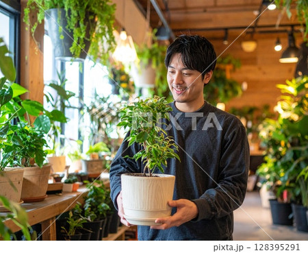 東京のボタニカルショップにいる日本人男性1　AI生成画像 128395291
