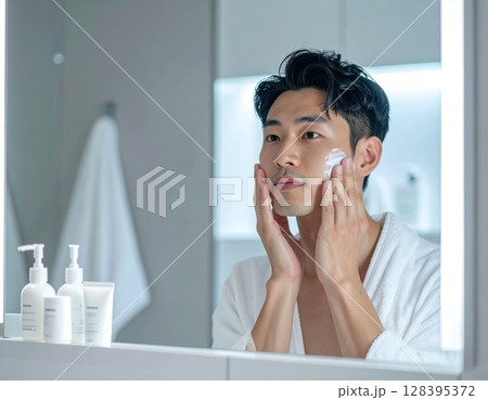 保湿ジェルでスキンケアをする日本人男性4　AI生成画像 128395372