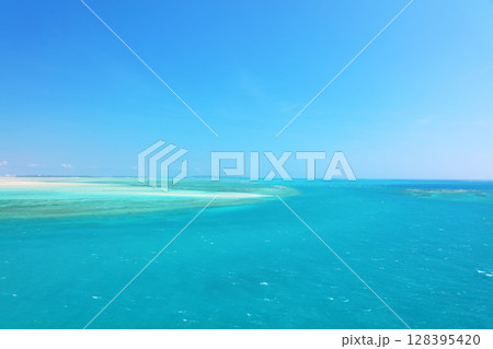 沖縄 宮古島 夏の青空と海 沖縄 宮古島 夏の青空と海 128395420