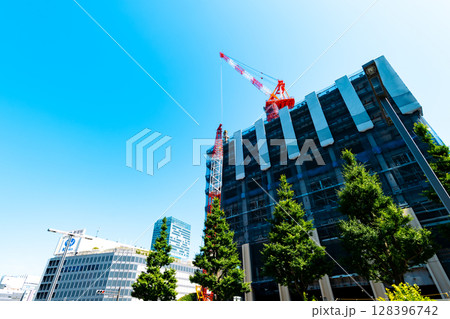東京再開発風景 新宿西口駅前の建設工事 2025.06　d-4 ライトカラー 128396742